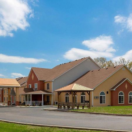 Super 8 By Wyndham Lake Of The Ozarks Eldon Exterior foto