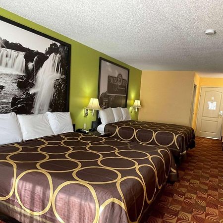 Super 8 By Wyndham Lake Of The Ozarks Eldon Exterior foto