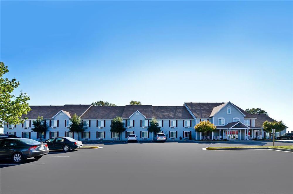 Super 8 By Wyndham Lake Of The Ozarks Eldon Exterior foto