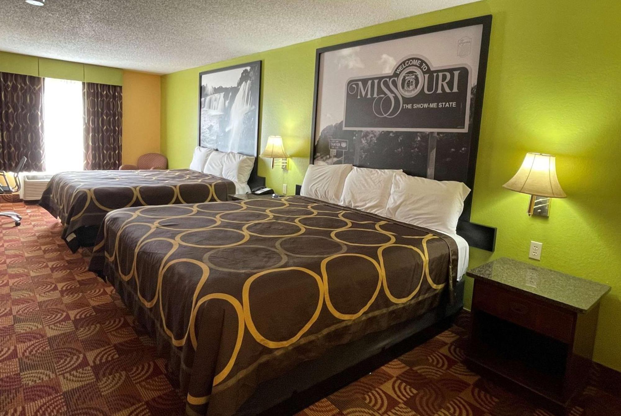 Super 8 By Wyndham Lake Of The Ozarks Eldon Exterior foto