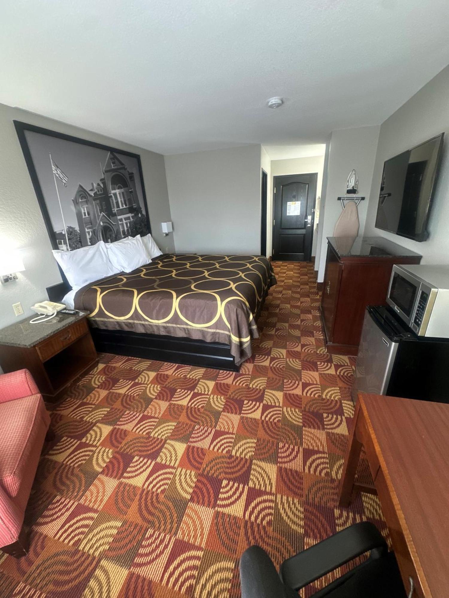 Super 8 By Wyndham Lake Of The Ozarks Eldon Exterior foto