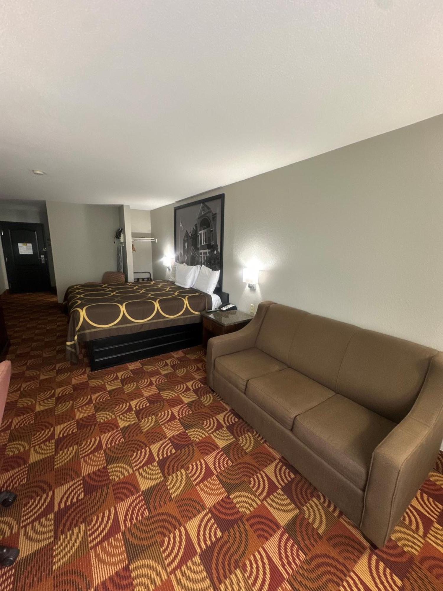 Super 8 By Wyndham Lake Of The Ozarks Eldon Exterior foto