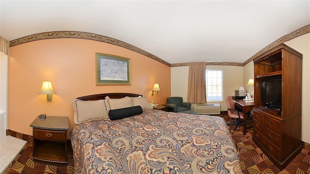 Super 8 By Wyndham Lake Of The Ozarks Eldon Exterior foto