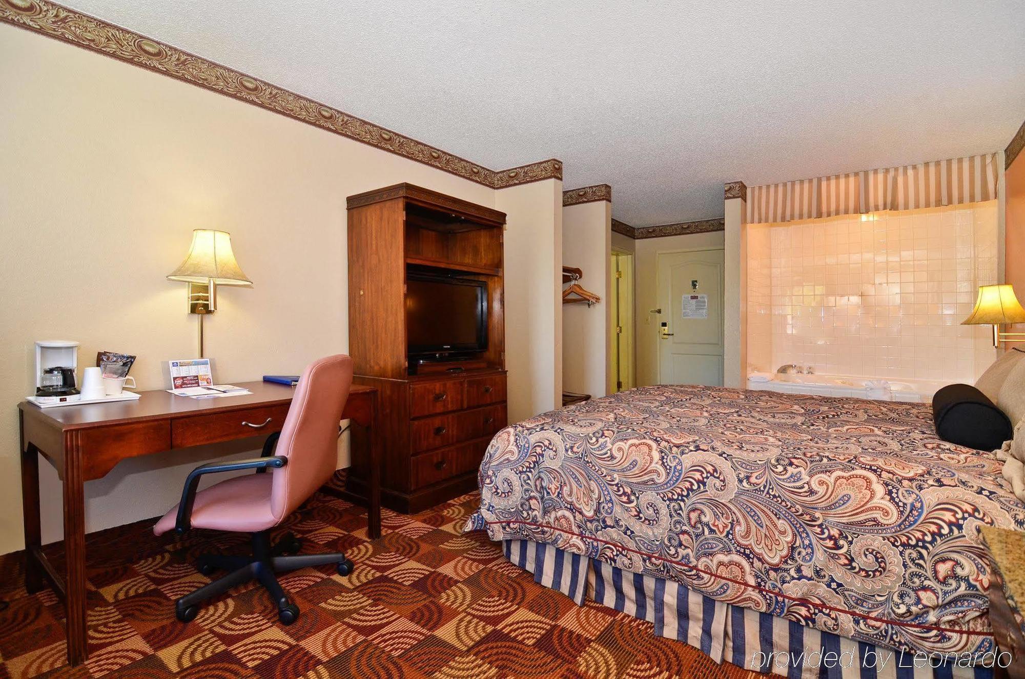 Super 8 By Wyndham Lake Of The Ozarks Eldon Exterior foto
