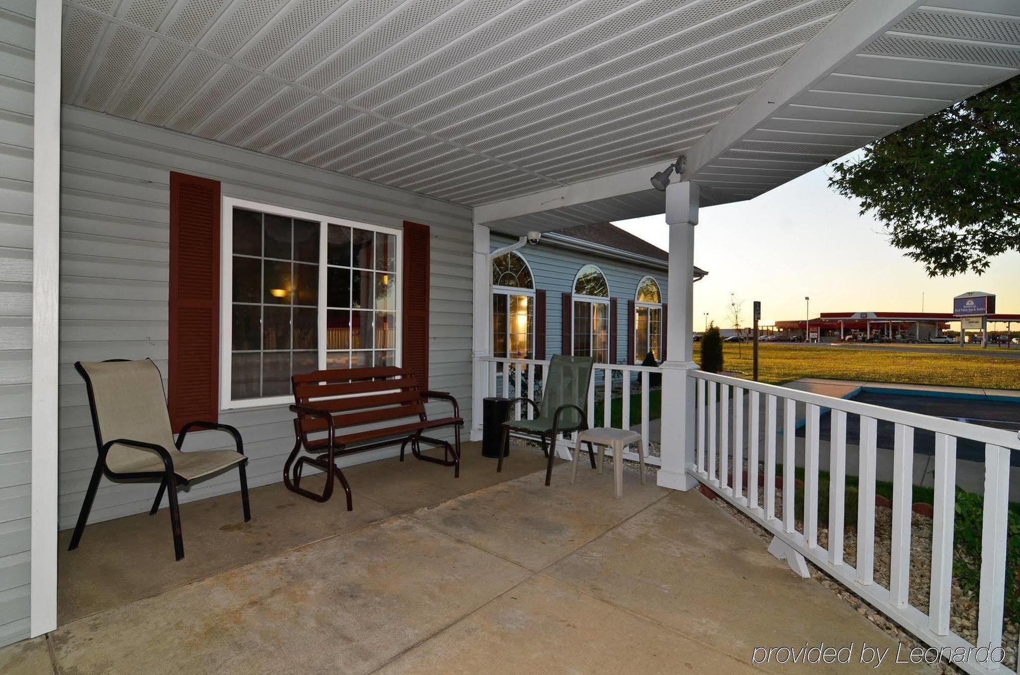 Super 8 By Wyndham Lake Of The Ozarks Eldon Ausstattung foto