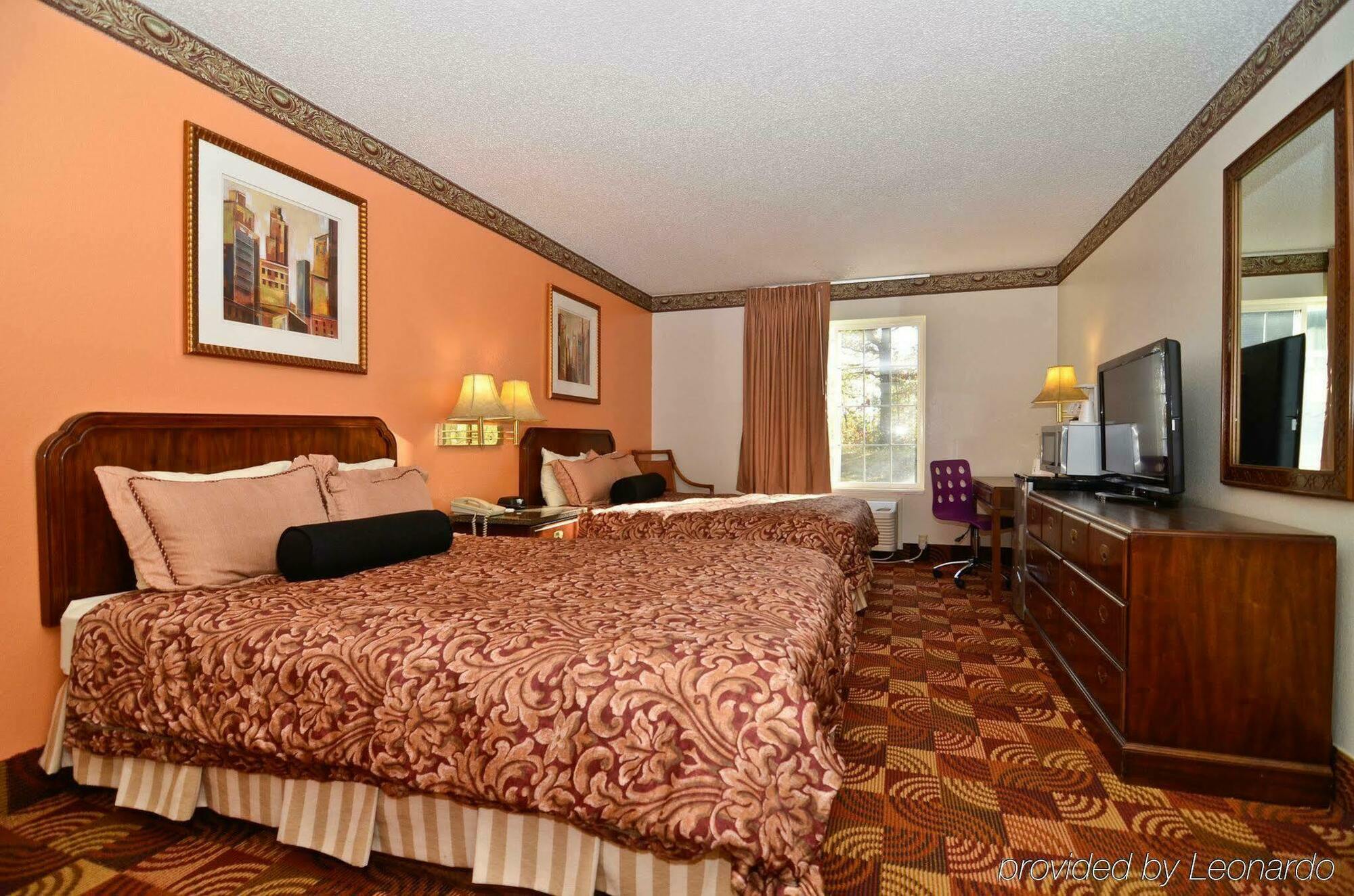 Super 8 By Wyndham Lake Of The Ozarks Eldon Exterior foto