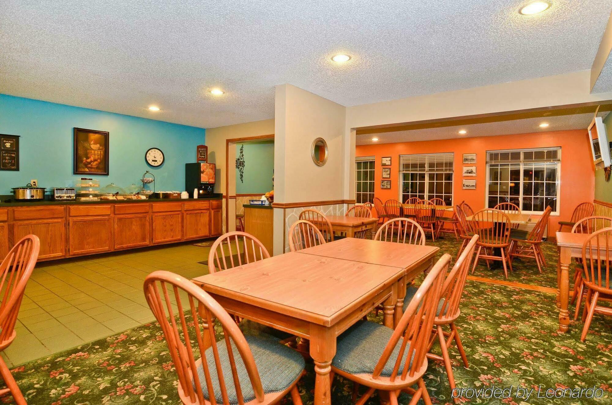 Super 8 By Wyndham Lake Of The Ozarks Eldon Exterior foto